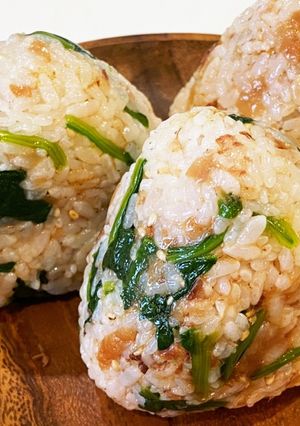 ごま油香る☆おにぎり(梅・かつお節)-レシピのメイン写真