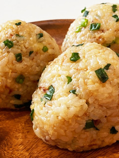 チーズ香る☆おにぎり(かつお節・ねぎ)-レシピのメイン写真