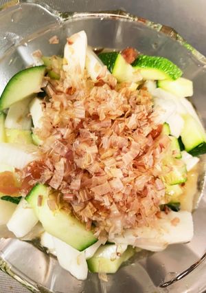 レンジ長芋とズッキーニの梅肉浅漬け-レシピのメイン写真