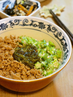 焼肉のタレで簡単旨っ♪豚挽肉とオクラ丼-レシピのメイン写真