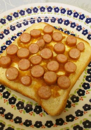 ウィンナーと梅のトースト-レシピのメイン写真