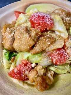賄い!鶏もも肉とトマトのバジルチーズ炒め-レシピのメイン写真