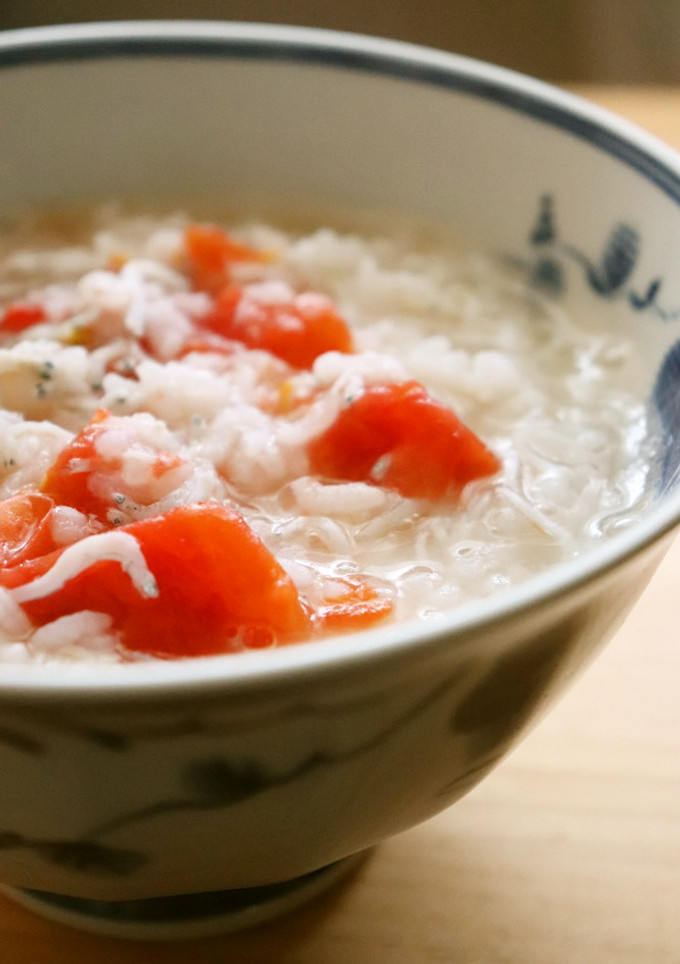 ご飯を熱湯で煮る★釜揚げしらすトマト粥-レシピのメイン写真
