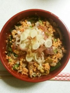 野菜ときのこと鮭の黒酢炒めとろろ丼-レシピのメイン写真