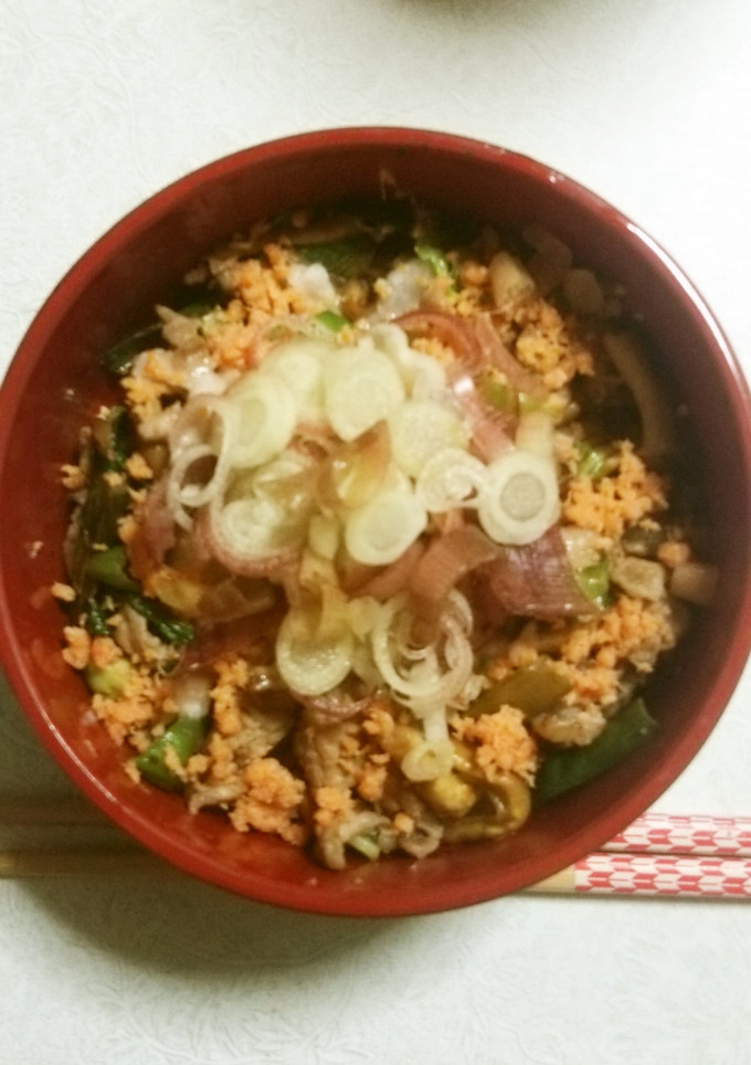 野菜ときのこと鮭の黒酢炒めとろろ丼-レシピのメイン写真
