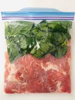 【下味冷凍】豚こま肉と小松菜のめんつゆ煮-レシピのメイン写真