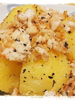 じゃがいもと鶏挽き肉のバジルチーズ炒め-レシピのメイン写真