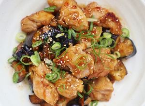 簡単！晩ご飯に♪鶏もも肉となすの旨辛炒め-レシピのメイン写真