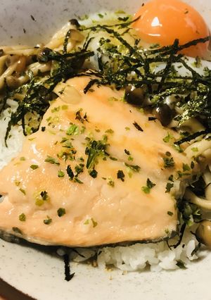 鮭切り身の温玉丼-レシピのメイン写真