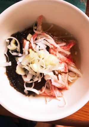 簡単!カニカマともずくのおつまみ-レシピのメイン写真