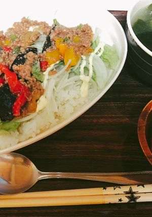 夏野菜とひき肉のサラダ丼定食-レシピのメイン写真
