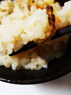 冷凍ホタテで~めんつゆ簡単炊き込みご飯-レシピのメイン写真