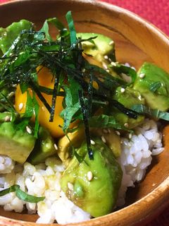 ご飯がすすむ!簡単アボカ丼-レシピのメイン写真
