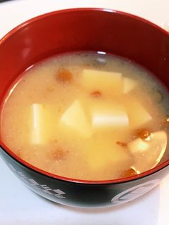 なめこと豆腐のホッとする我が家の味噌汁-レシピのメイン写真