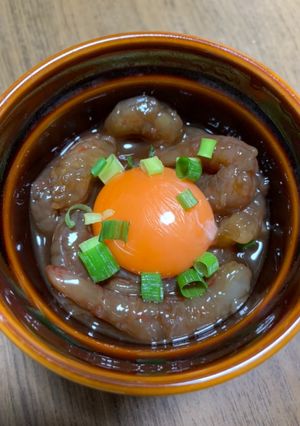 簡単おつまみ☆卵黄乗せ甘海老の漬け-レシピのメイン写真