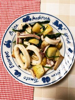 イカとじゃがいもの炒め物-レシピのメイン写真