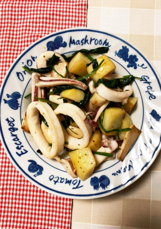 イカとじゃがいもの炒め物-レシピのメイン写真