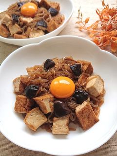 しらたき、椎茸厚揚げのすき焼き風卵黄のせ-レシピのメイン写真