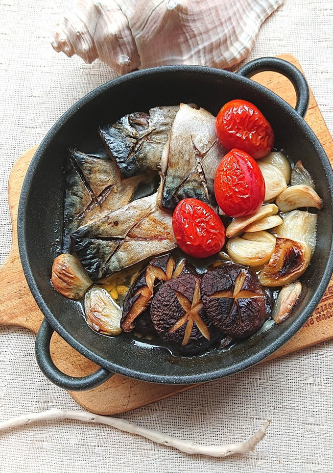 サバと椎茸とトマトとにんにくのアヒージョ-レシピのメイン写真