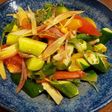 鳥モモ肉と夏野菜のサラダ