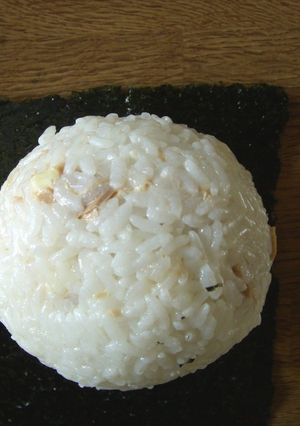 チーズ入りツナマヨおにぎり-レシピのメイン写真