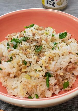 セロリと挽肉のスタミナガーリックライス♪-レシピのメイン写真
