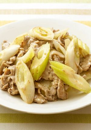 セルリーと白ねぎと豚肉の深ごま炒め-レシピのメイン写真