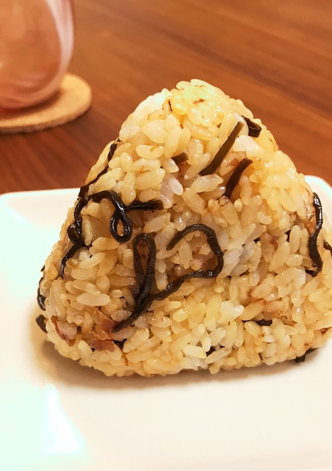 旨味たっぷり☆かつおと昆布のおにぎり-レシピのメイン写真