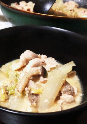 野菜の大量消費に◎ゴマ味噌豆乳鍋-レシピのメイン写真