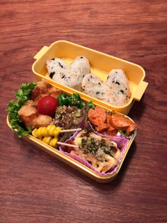 お弁当・・・96混ぜ込み鮭ごま油おにぎり-レシピのメイン写真