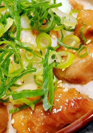 とろろでさらにごはんが進む！鶏の甘辛丼-レシピのメイン写真