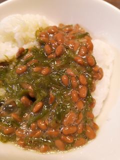 簡単!めかぶ納豆ごはん-レシピのメイン写真