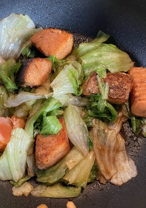レタスと鮭のバタぽん炒め-レシピのメイン写真