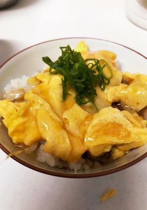 ふわふわ〜♪納豆オムレツ丼-レシピのメイン写真