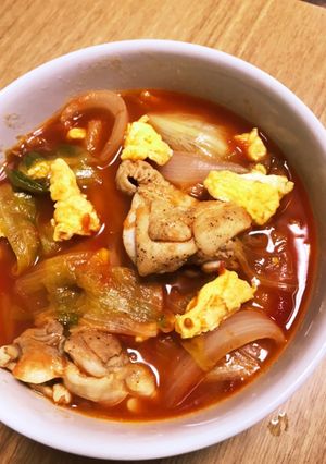 レタスたっぷり卵トマト鶏もも肉のスープ-レシピのメイン写真