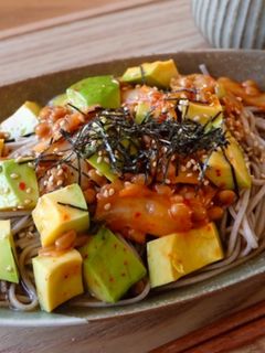 簡単♪キムチアボカド納豆の冷やしそば-レシピのメイン写真