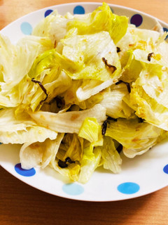 塩昆布とかつお節が旨味!和風無限レタス-レシピのメイン写真
