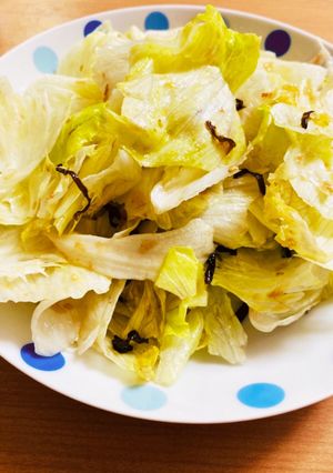 塩昆布とかつお節が旨味！和風無限レタス-レシピのメイン写真