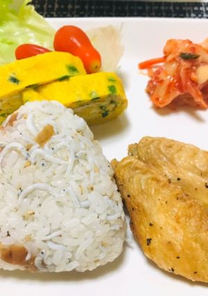 味付けいらずの梅干しとしらすのおにぎり-レシピのメイン写真