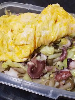イイダコのキャベツ炒めオムライス風-レシピのメイン写真