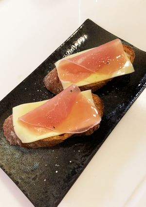 簡単！生ハムとチーズのバケットトースト！-レシピのメイン写真