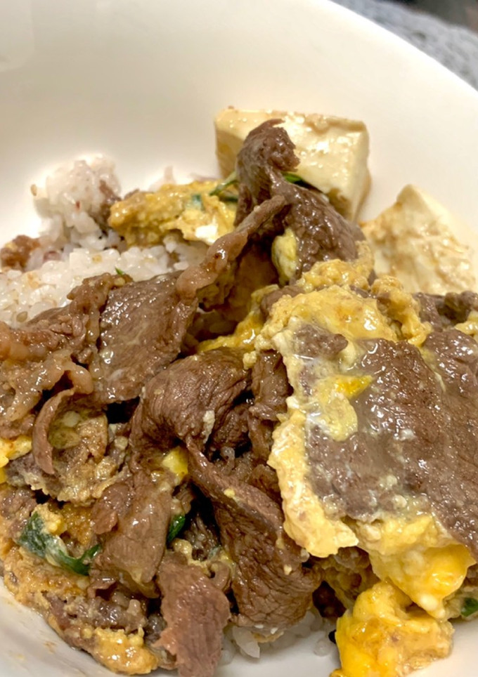 10分簡単すぎる♥すき焼き風卵とじ牛丼♥-レシピのメイン写真