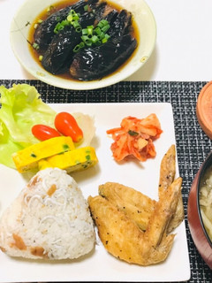 手羽先・豚汁・梅干しおにぎりで晩ご飯-レシピのメイン写真