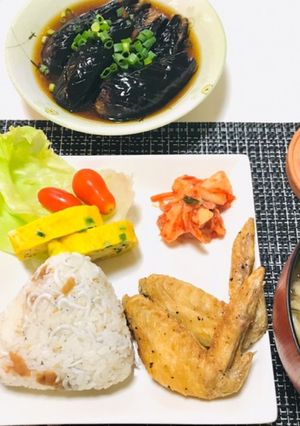 手羽先・豚汁・梅干しおにぎりで晩ご飯-レシピのメイン写真