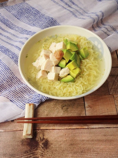 サラダチキンとアボカドの冷やしラーメン-レシピのメイン写真