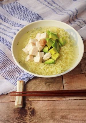 サラダチキンとアボカドの冷やしラーメン-レシピのメイン写真