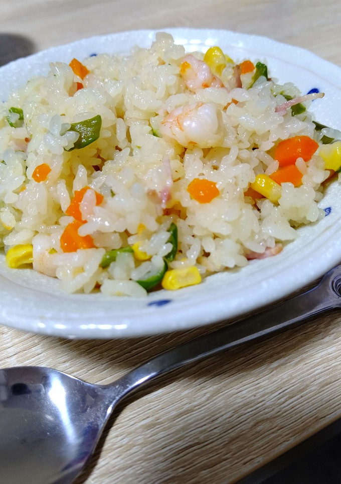 炊飯器でエビピラフ-レシピのメイン写真