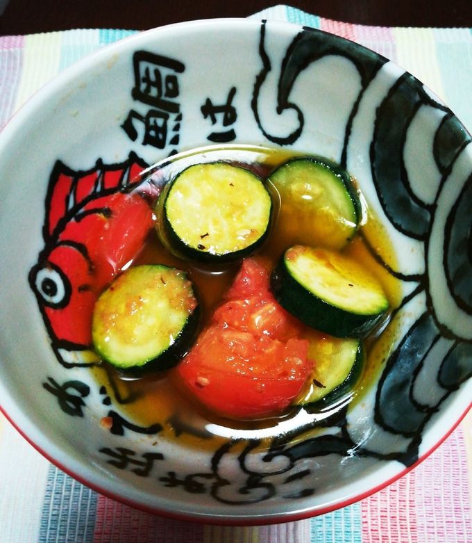 トマトとズッキーニのアヒージョ by クックS9N6L0☆ 【クックパッド