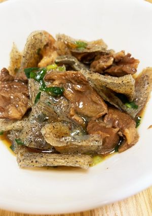 意外と簡単!凍みこんにゃくと牛すじ煮込み-レシピのメイン写真