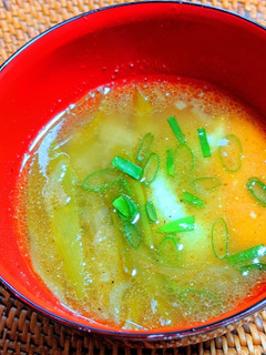温泉卵とフライドオニオンの味噌汁-レシピのメイン写真